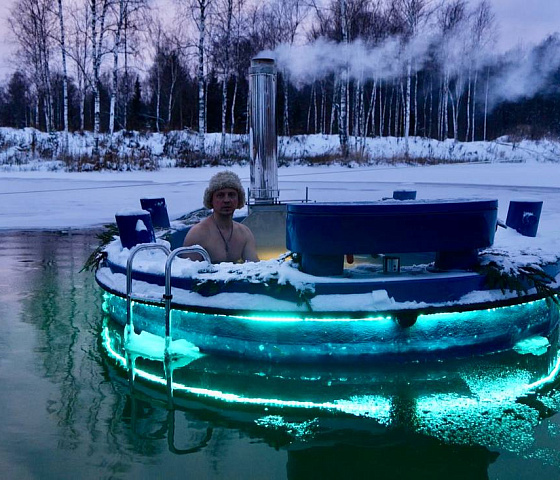 Hot tub boat