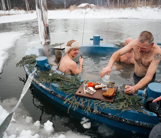 Hot tub boat