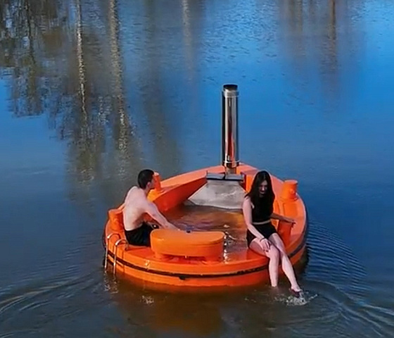 Hot tub boat